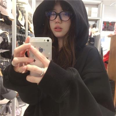 随母改嫁后我在新家成团宠